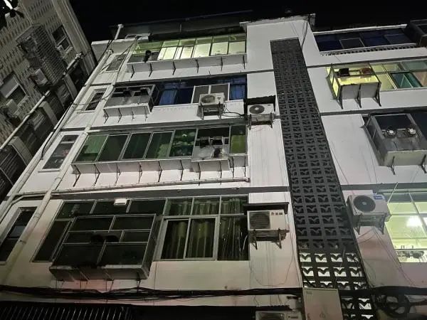 一棟樓緊急疏散！為方晨晨點(diǎn)贊