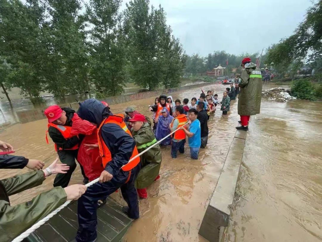 “孤島救援”：3000群眾被困，消防急營救