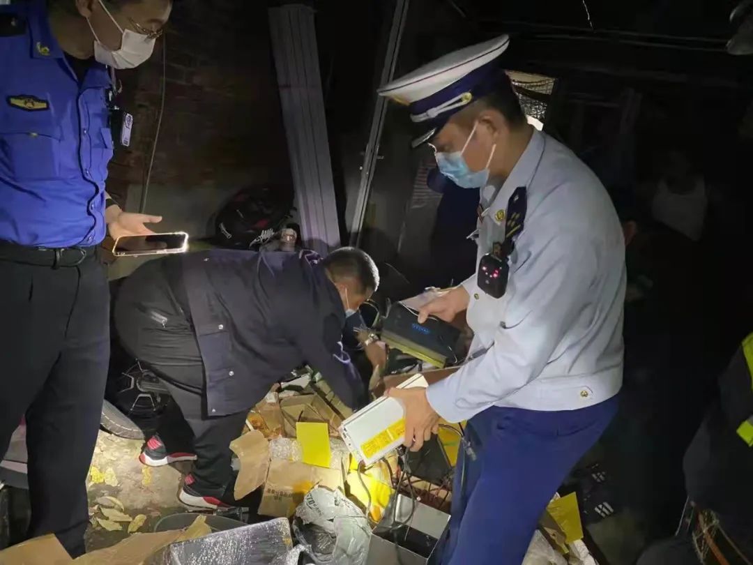 違規(guī)拆改銷售電動(dòng)車電池，刑拘！