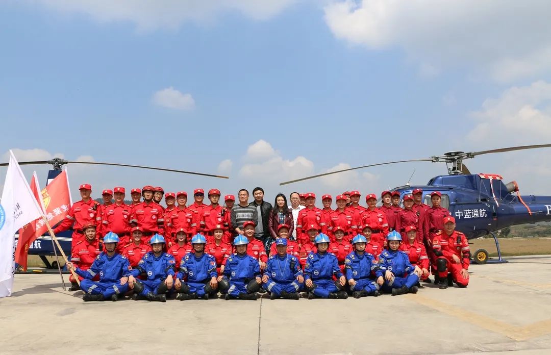 眉山市東坡區(qū)緊急救援志愿者協(xié)會：行走在災(zāi)情現(xiàn)場的藍色身影