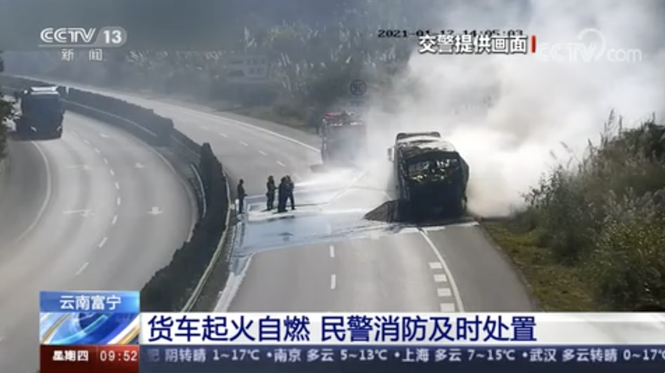 [新聞直播間]貨車起火自燃，民警消防及時(shí)處置