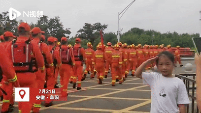 直擊河南暴雨救援現(xiàn)場：你看不到的含淚瞬間！