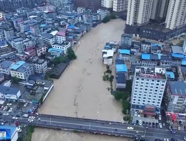 野外遇到山洪 要記住“方向?qū)?跑得快”