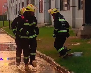 【視頻】當(dāng)消防員遇上六一