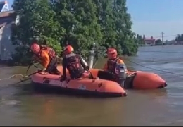 【新聞聯(lián)播】黨旗在基層一線高高飄揚(yáng)|決口后的24小時(shí) 消防救援隊(duì)伍爭分奪秒轉(zhuǎn)移受災(zāi)群眾