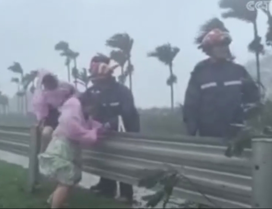 【晚間新聞】黨旗在基層一線高高飄揚(yáng)|頂風(fēng)冒雨迎戰(zhàn)“摩羯” 刻不容緩搶險(xiǎn)救災(zāi)