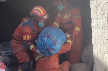 【新聞直播間】西藏定日6.8級地震 拉薩消防救援支隊(duì)全力幫助群眾搶救財(cái)物