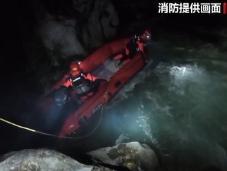 【新聞直播間】自帶漂流船去未開發(fā)河道漂流 貴州安龍3人遇險(xiǎn)被救