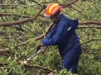 【新聞直播間】海南三亞：患病游客被困酒店 消防打通5.5公里路段