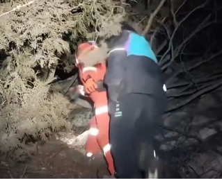 【新聞直播間】父子3人迷路被困山中 消防緊急救援