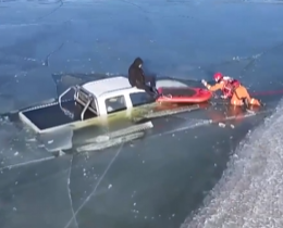 【新聞直播間】河湖結冰未實 盲目穿行遇險