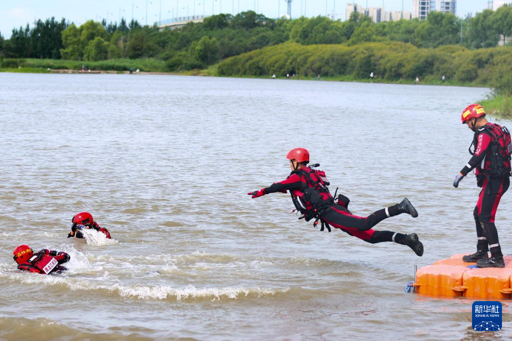 【新華社】哈爾濱：開展水域救援演練提升救援能力