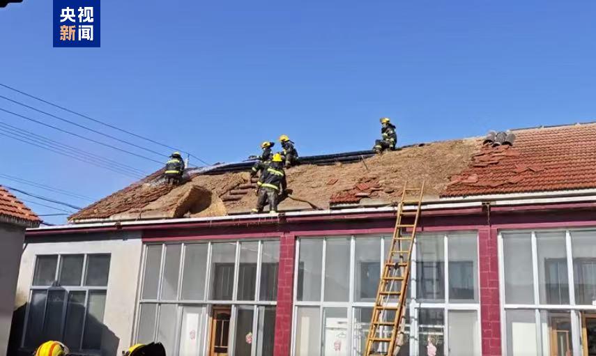 【央視新聞】致敬!零下15℃ 消防員滅火后“戰(zhàn)服”凍出冰鎧甲