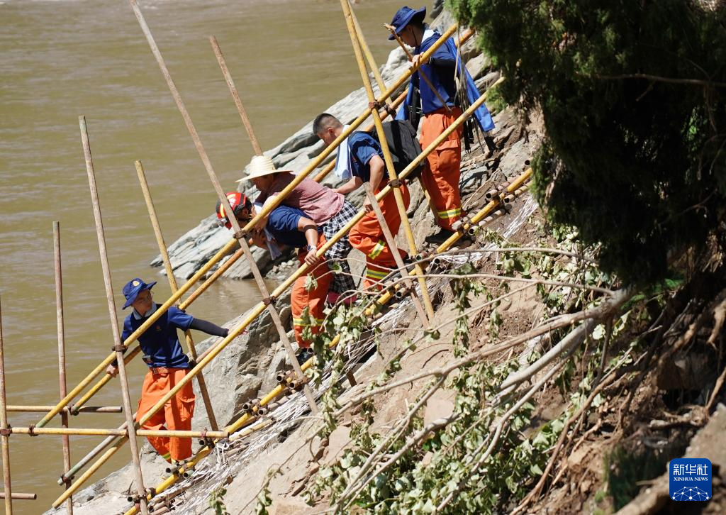 【新華社】探訪北京懷柔琉璃廟鎮(zhèn)救援一線