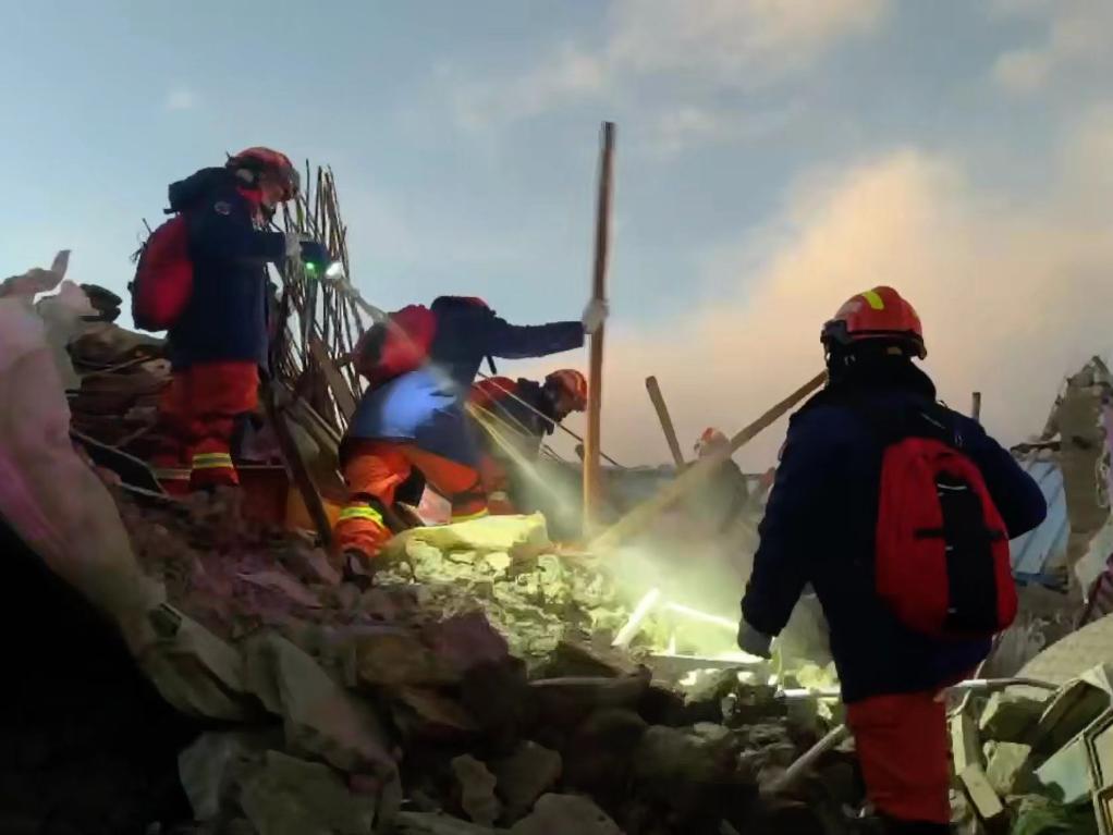 【新華社】定日縣6.8級(jí)地震丨記者手記：定日震后首夜